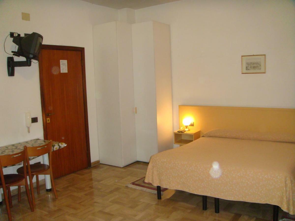 Residence Executive Ανκόνα Δωμάτιο φωτογραφία