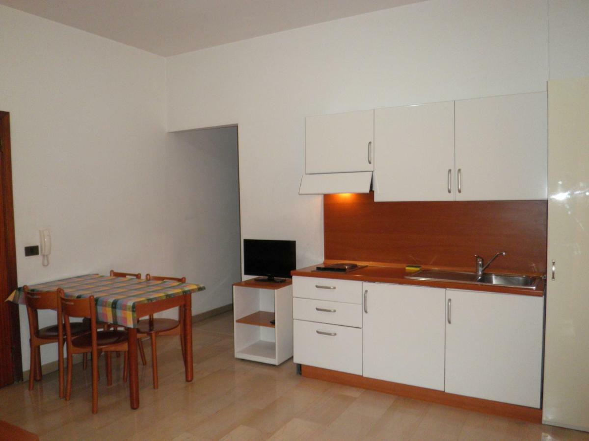 Residence Executive Ανκόνα Δωμάτιο φωτογραφία